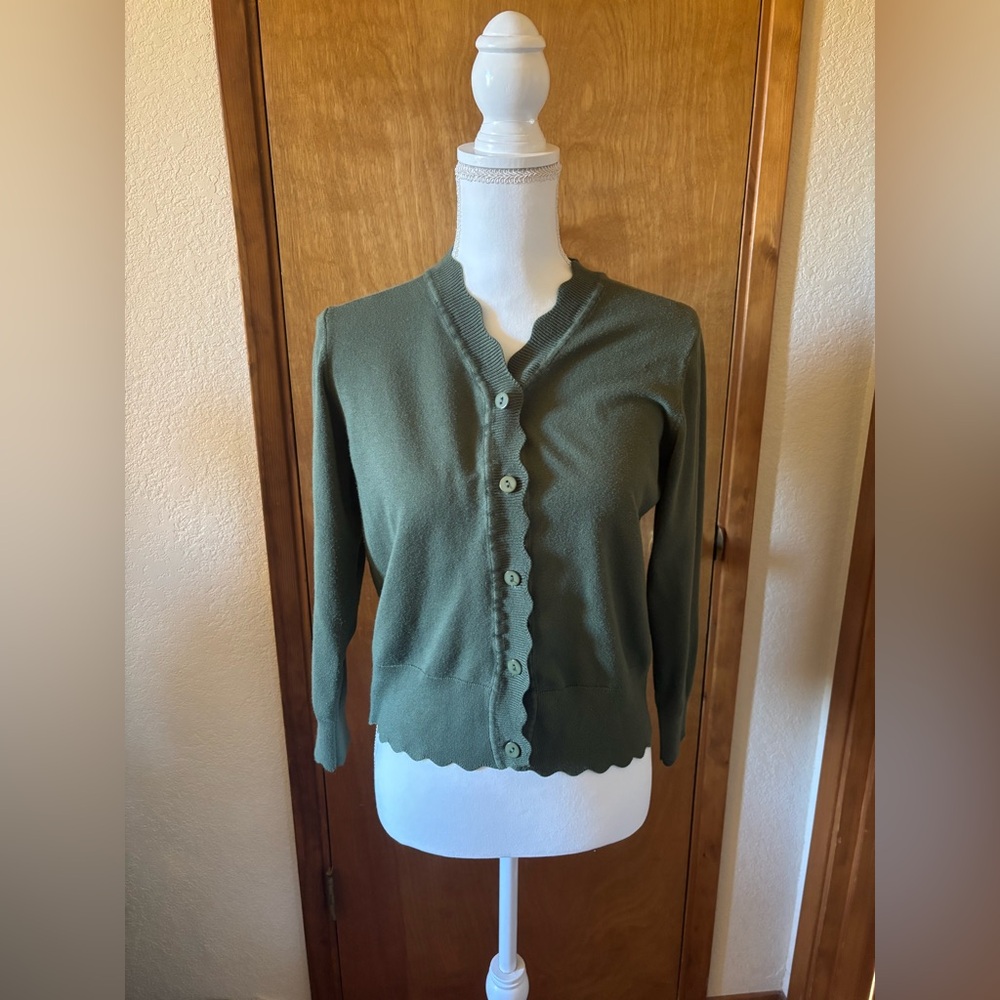 Green Scalloped Edge Cardigan - Picture 4 of 8